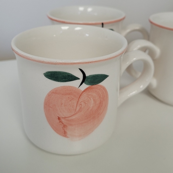 Adorable peach print mugs - Picture 3 of 6
